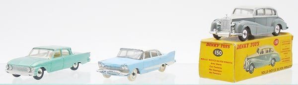 Lot 446: 3 DINKY VEHICLES