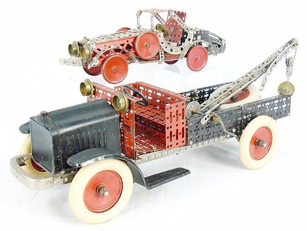 Lot 155: ERECTOR WHITE WRECKER TRUCK