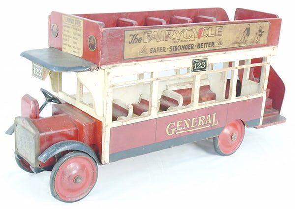 Lot 190: TRIANG GENERAL LONDON DOUBLE DECKER BUS