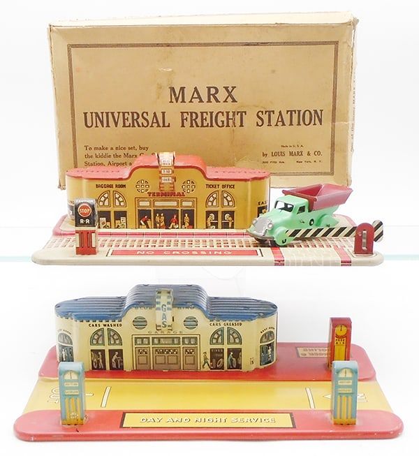 Lot 323: MARX FREIGHT STATION & BLUEBIRD GARAGE