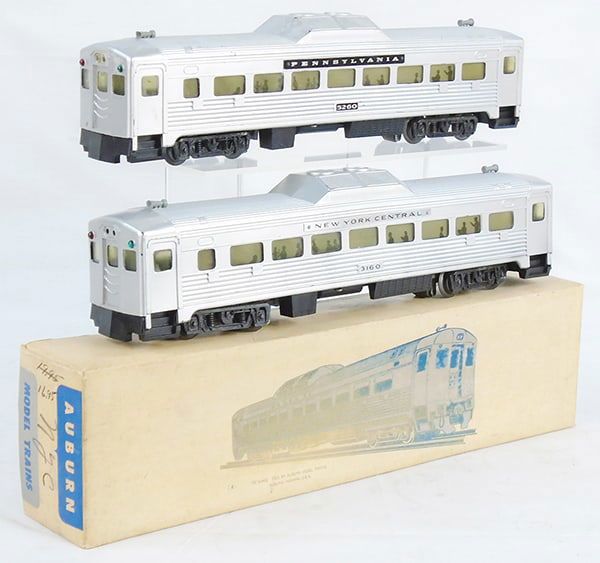 Lot 165: 2 AUBURN MODEL TRAINS RDC BUDD CARS