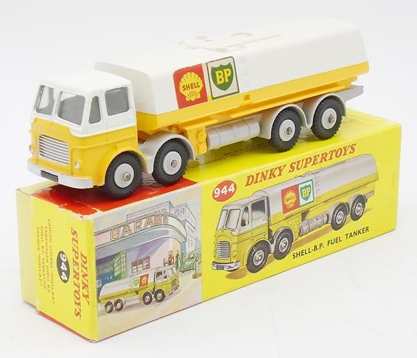 Lot 322: DINKY 944 LEYLAND SHELL/BP TANKER