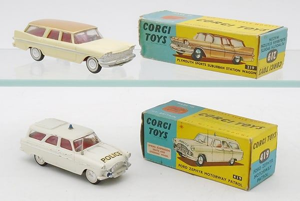 Lot 323: 2 CORGI VEHICLES