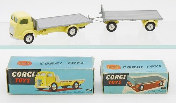 Lot 498: 2 CORGI VEHICLES