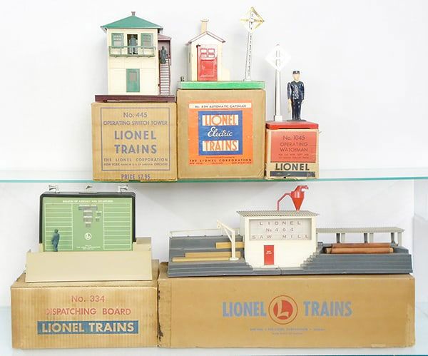 Lot 155: 5 LIONEL ACCESSORIES