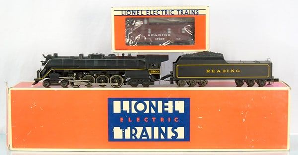 Lot 218: LIONEL 18006 READING LOCO, TENDER & CABOOSE