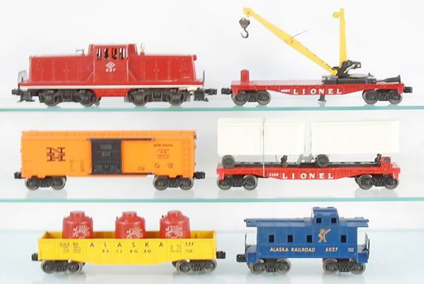Lot 248: LIONEL TRAIN SET