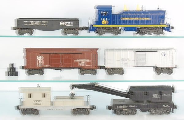 Lot 306: LIONEL TRAIN SET
