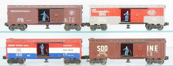 Lot 380: 4 LIONEL OPERATING BOX CARS