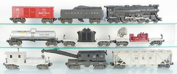 Lot 412: LIONEL TRAIN SET