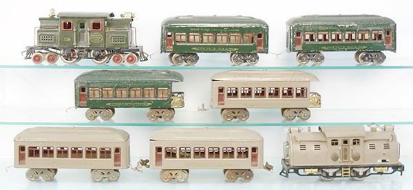 Lot 438: 2 LIONEL TRAIN SETS