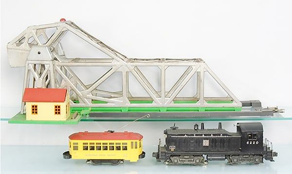 Lot 456: 3 LIONEL ACCESSORIES
