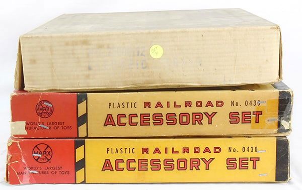 Lot 487: MARX TRAIN SET w/ACCESSORIES