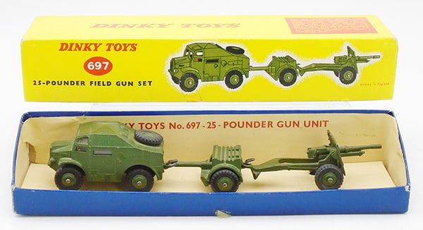 Lot 261: DINKY 697 25 POUNDER FIELD GUN SET