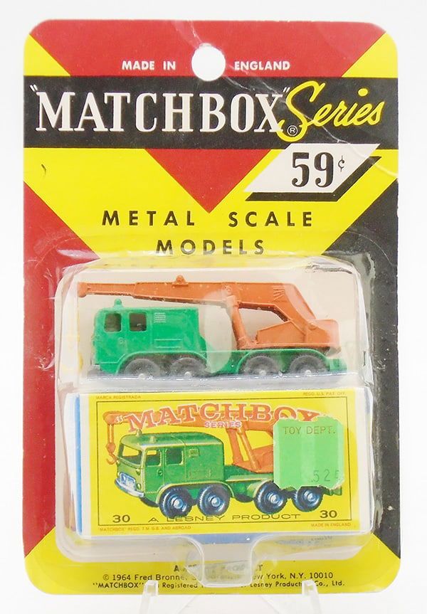 Lot 302: MATCHBOX 30C2 CRANE TRUCK BLISTER PACK
