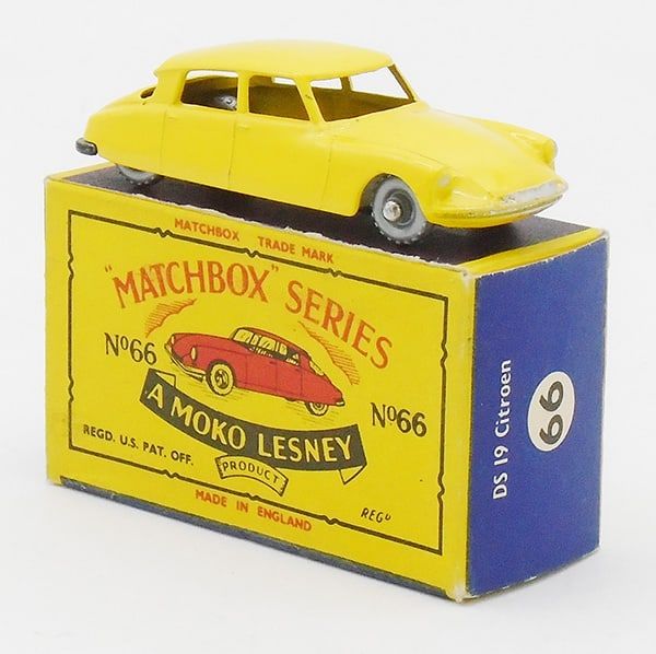 Lot 428: MATCHBOX 66A2 CITROEN DS19