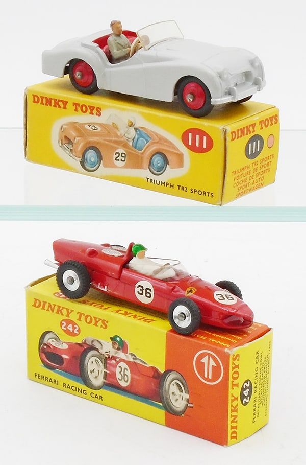 Lot 460: 2 DINKY VEHICLES