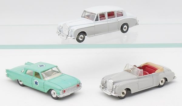 Lot 210: 3 DINKY VEHICLES