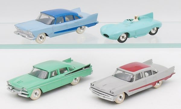Lot 260: 4 DINKY VEHICLES