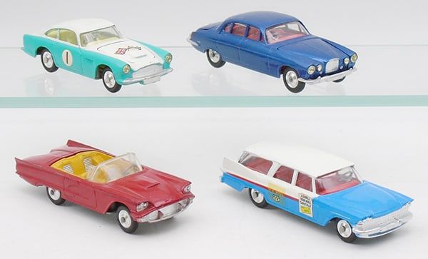 Lot 261: 4 CORGI VEHICLES