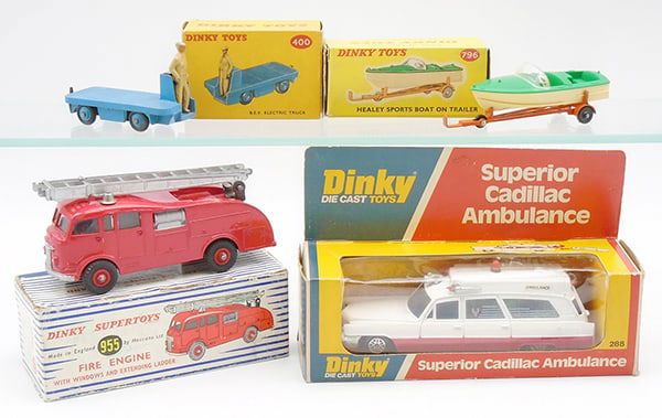 Lot 333: 4 DINKY VEHICLES