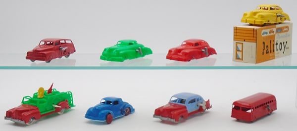 Lot 422: 8 VINTAGE PLASTIC VEHICLES