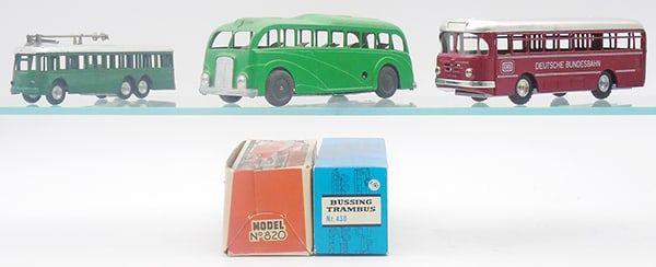 Lot 447: 3 BUSES