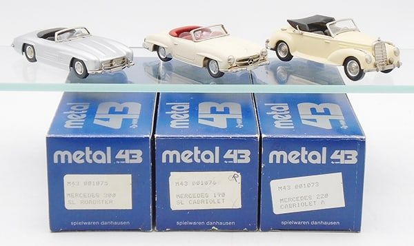 Lot 220: 3 METAL 43 VEHICLES