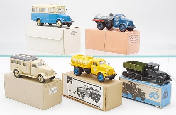 Lot 231: 5 MOSCOW MODELS