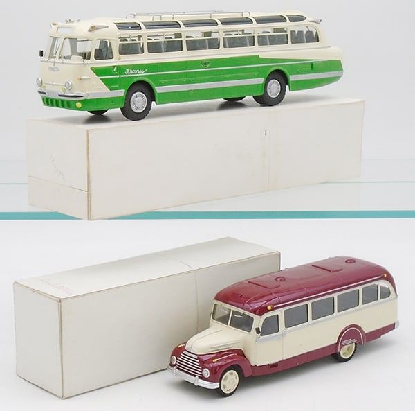 Lot 264: 2 VECTOR MODELS BUSES