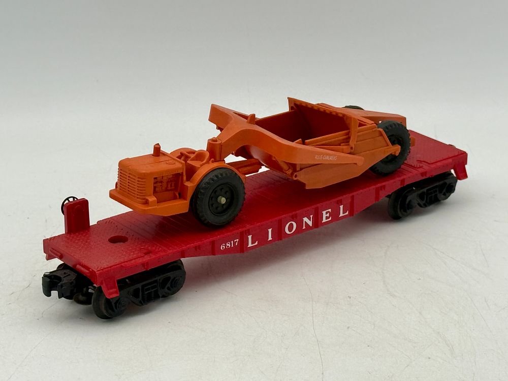Lot 152: Lionel 6817 Earth Scraper Flat Car with Allis-Chalmers Scraper