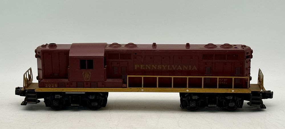 Lot 182: Lionel Postwar 2028 Pennsylvania GP-7 Diesel Locomotive