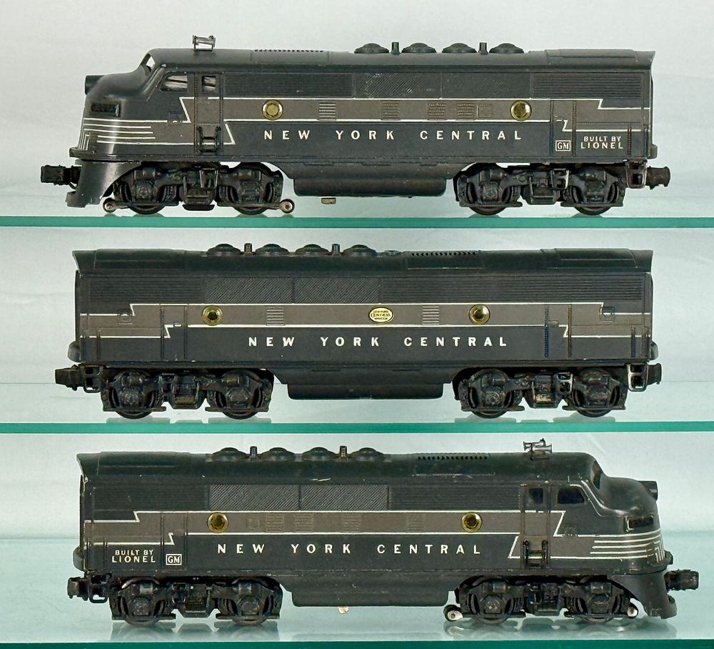 Lot 202: A Set of Lionel Postwar 2354 New York Central F-3 ABA Diesel Locomotives