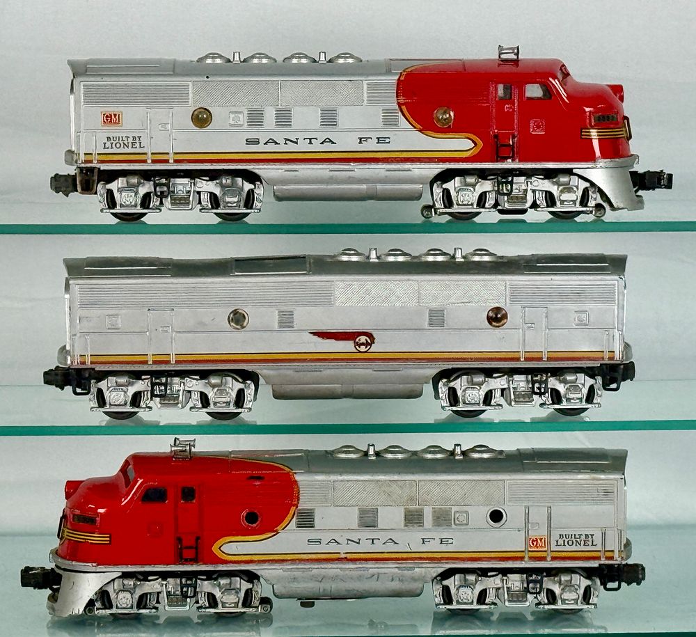 Lot 205: Lionel O Gauge Santa Fe F3 2333 Diesel Locomotives,