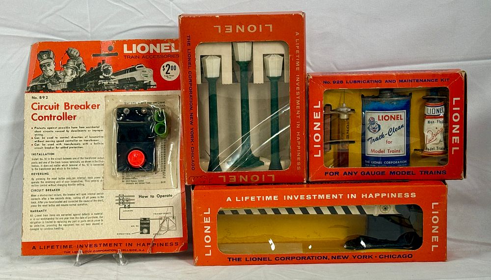 Lot 288: 4 Lionel Model Train Accessories in Original Boxes