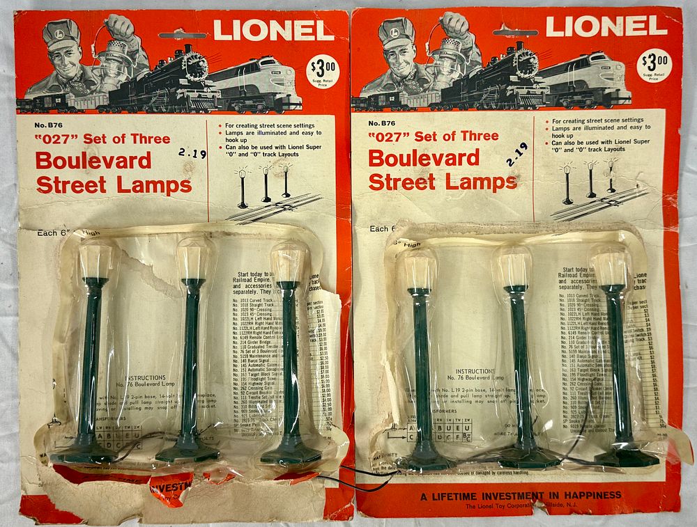 Lot 291: A Pair of Lionel No. B76 "027" Sets of Three Boulevard Street Lamps