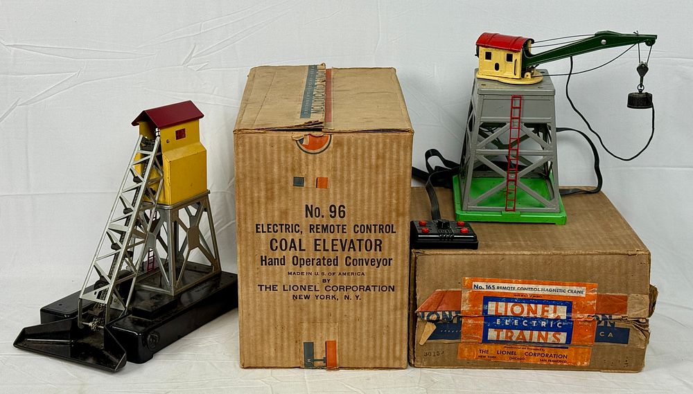 Lot 295: 2 Lionel Accessories