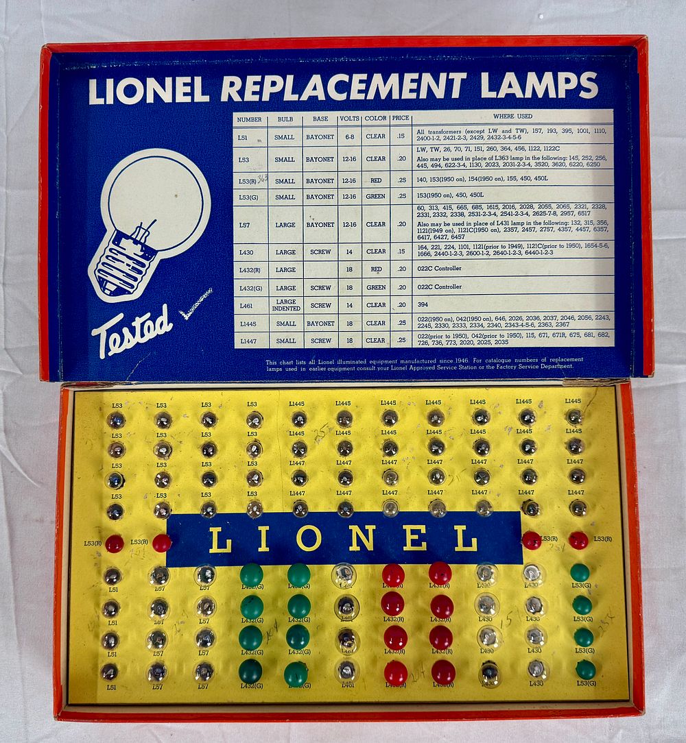 Lot 337: A Postwar Lionel No. 123 Replacement Lamp Assortment