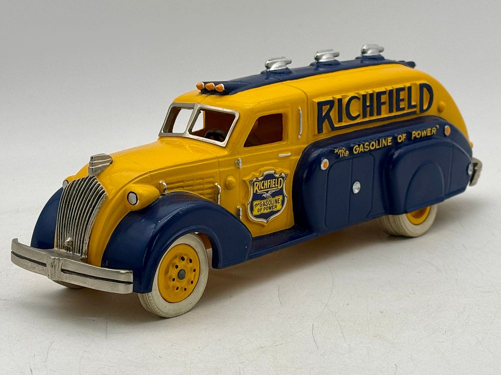 Lot 172: Tom Sehloff Richfield Yellow and Dark Blue Dodge Airflow Tanker