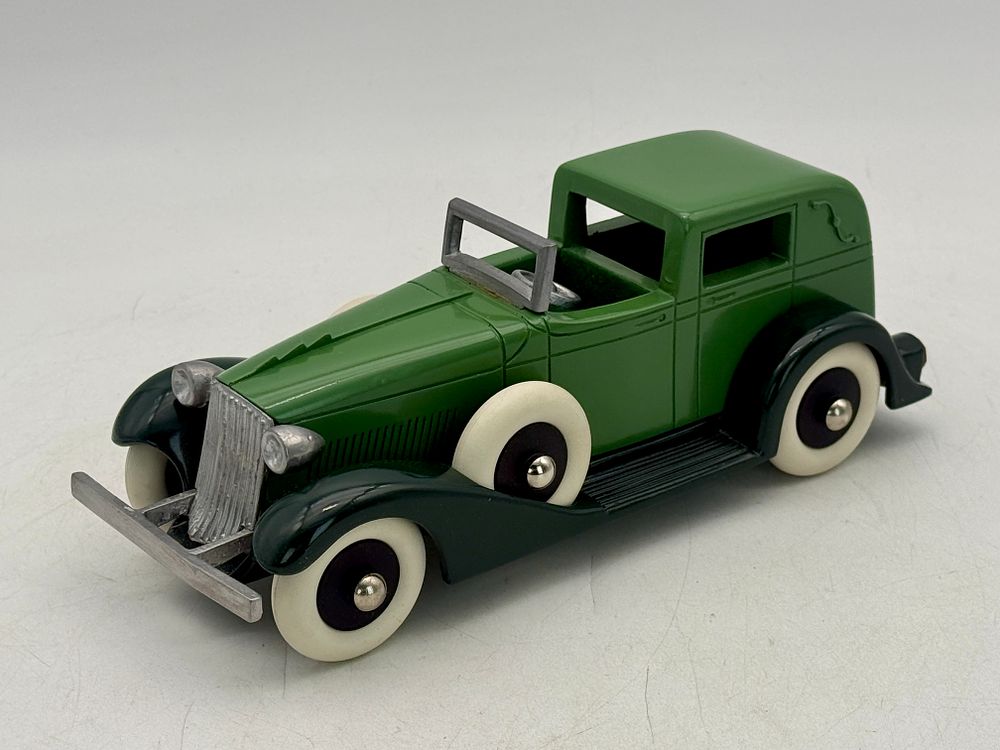 Lot 193: Aunt Fays Tootsietoy Town Car