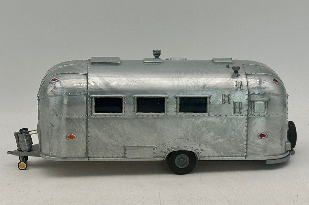 Lot 216: Airstream Flying Cloud Model Travel Trailer