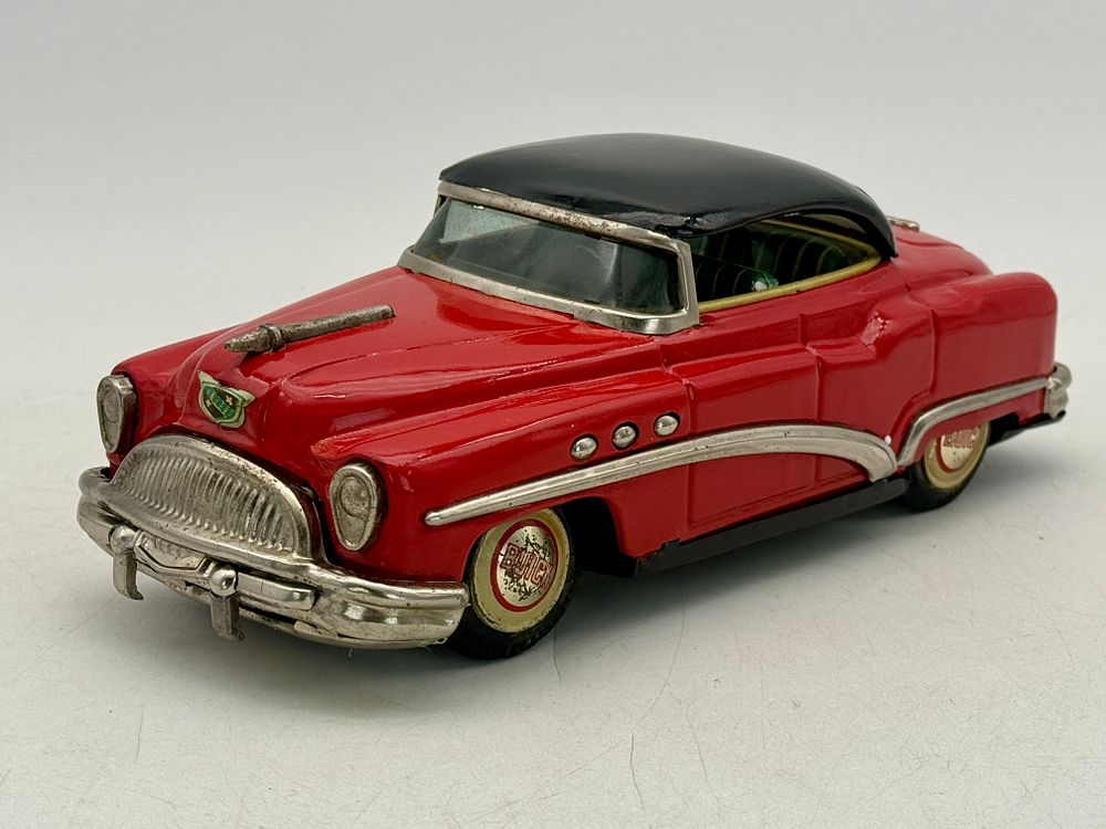 Lot 293: Yoshiya 1954 Buick Sedan Tin Friction Car