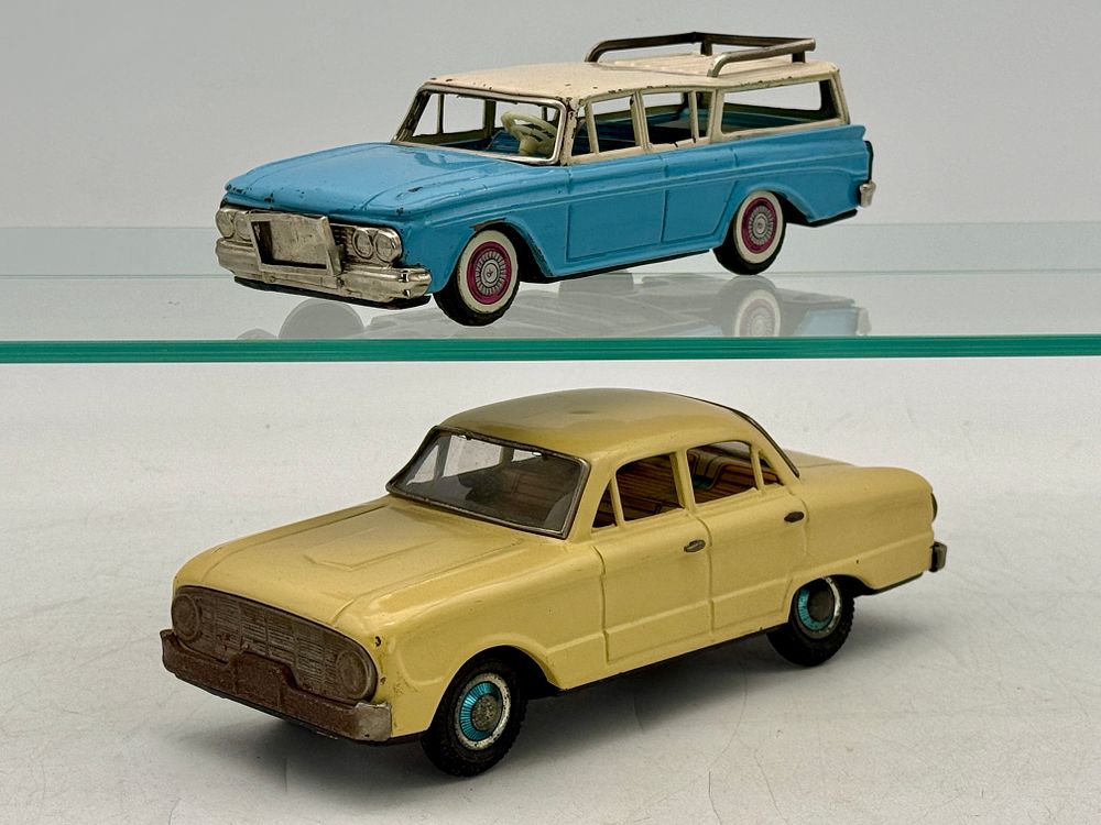 Lot 319: Two Japanese litho tin Toy cars