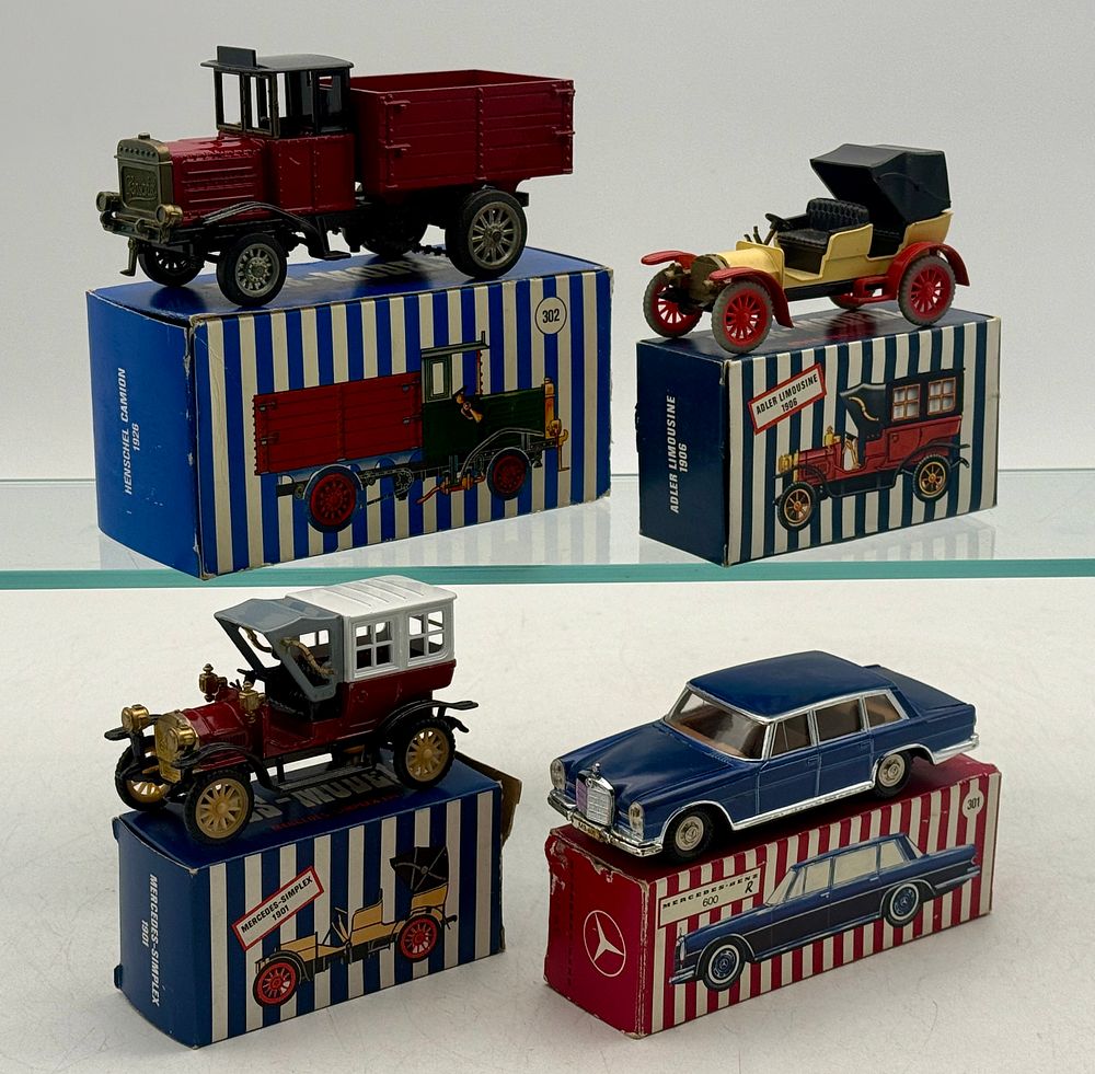 Lot 346: Four Ziss – RW Modells