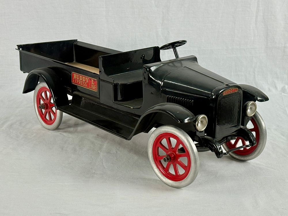 Lot 354: Buddy L Black Pressed Steel 200 Express Line Truck