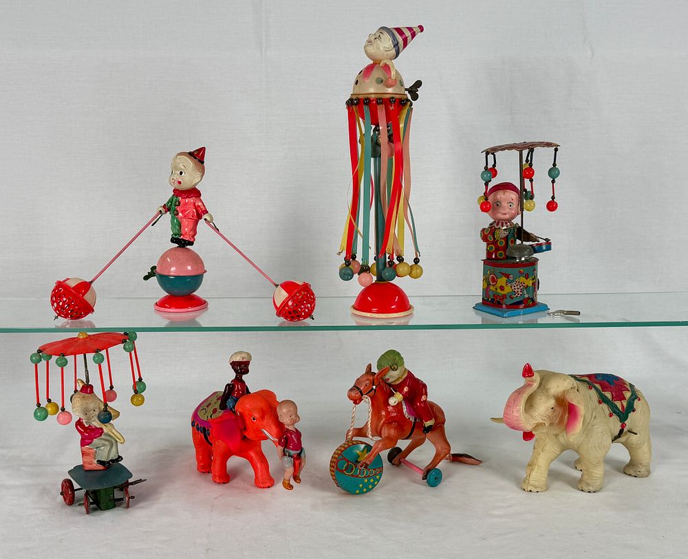 Lot 372: Pre-war Japanese celluloid clown toys