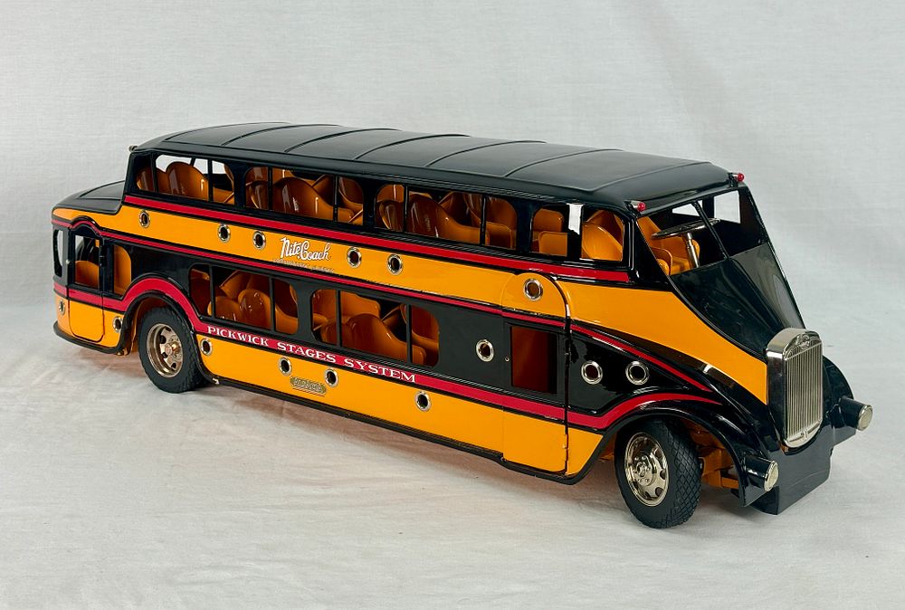 Lot 381: Retro 123 1930 Pickwick Nite Coach Model Bus