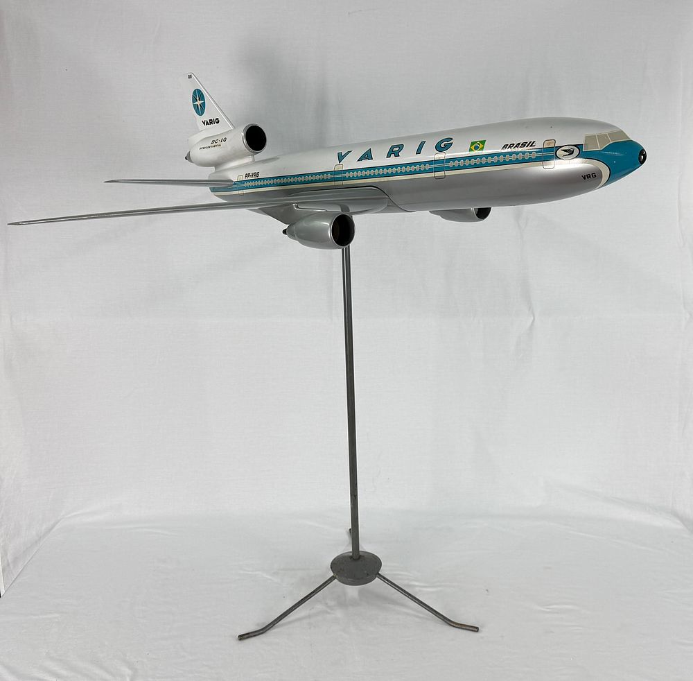 Lot 389: Varig Douglas DC-10 Intercontinental 1:200 Scale Model