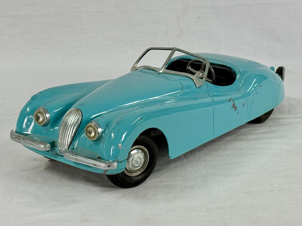 Lot 392: Doepke 2018 Model Toys Jaguar XK120 Car