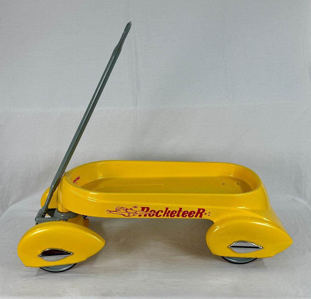 Lot 424: Glide Ride Rocketeer Yellow Sled
